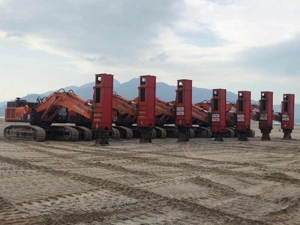 液壓振動(dòng)夯實(shí)機(jī)